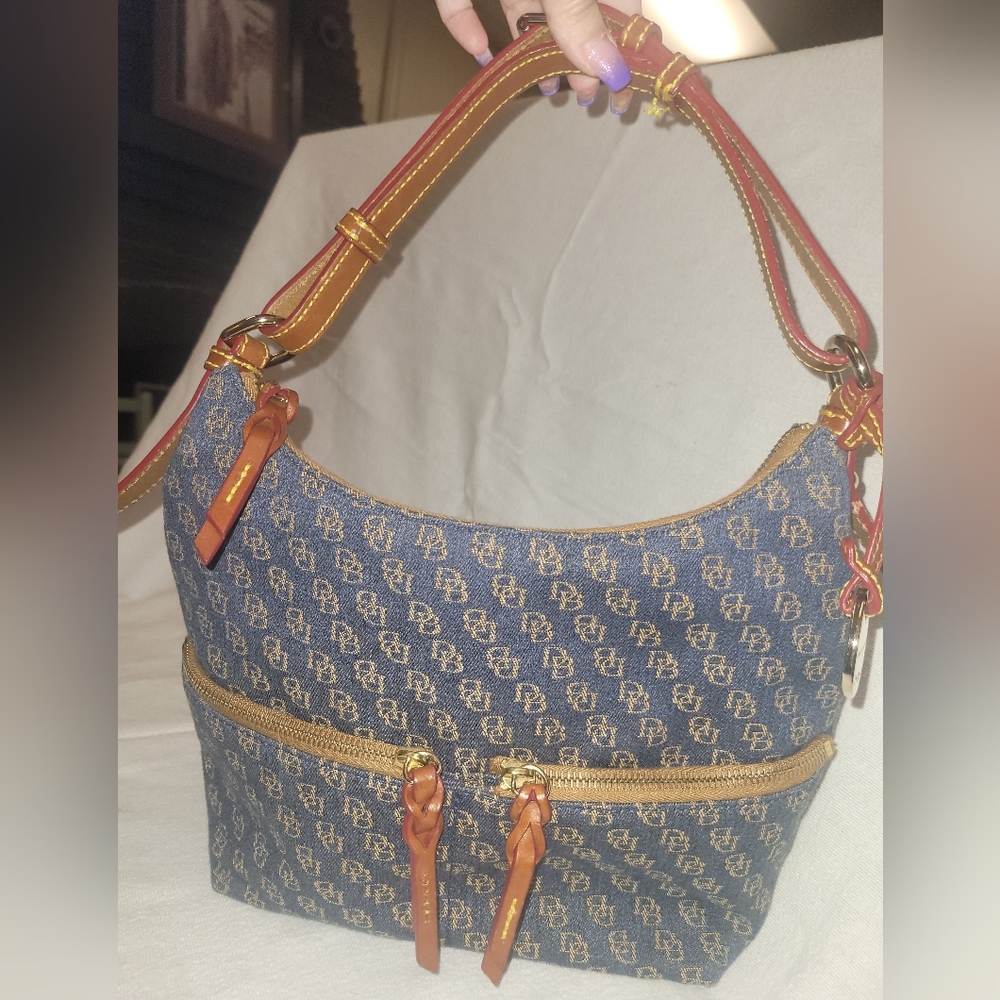 Dooney & Bourke purse